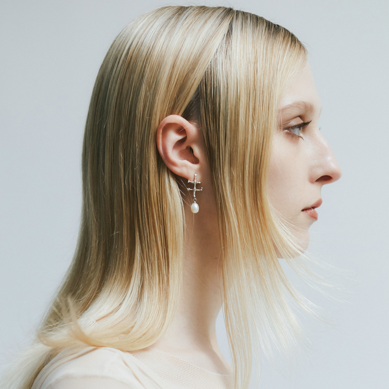 Image_Alumni work_Selina Mingjie_2025 collection_Earrings_silver_Alexa (model)_2025-07-30